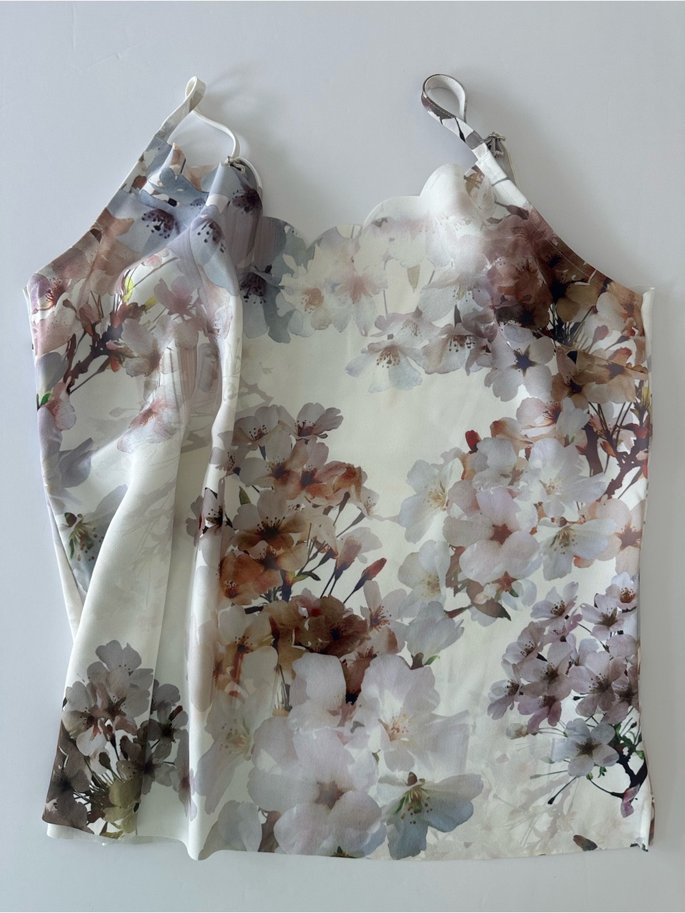 Ted Baker London Women’s Beautiful Floral Scalloped Top Sleeveless Size 4